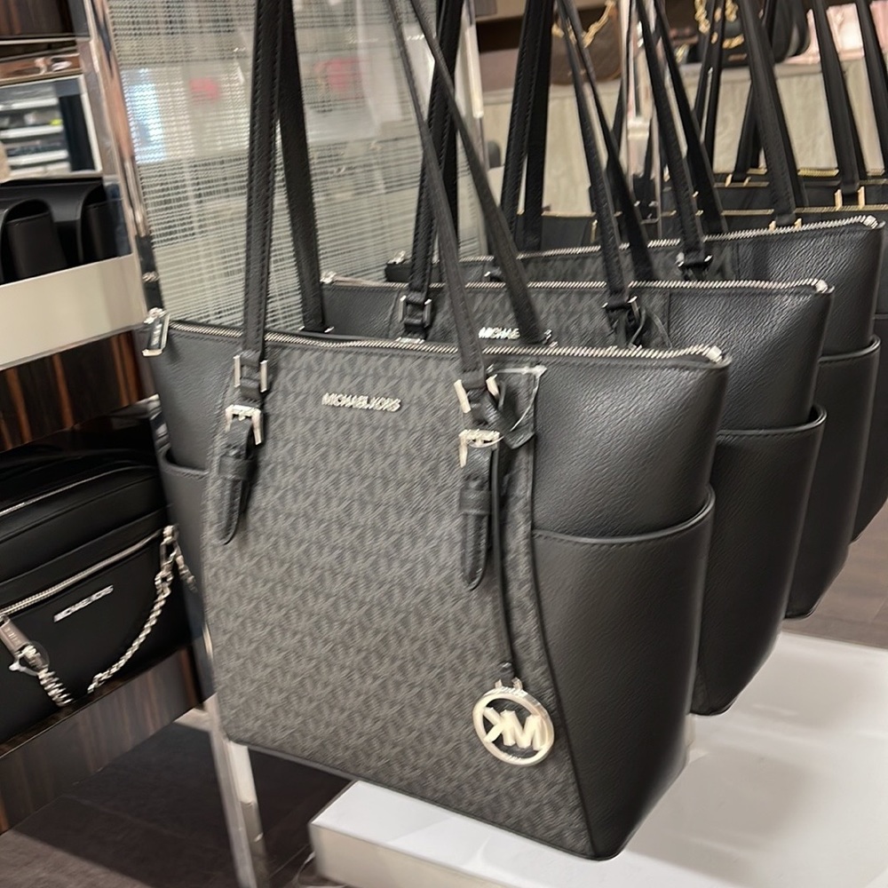 MICHAEL KORS CHARLOTTE LARGE TOP ZIP Tote bag   
Black Signature - Picture 8 of 16